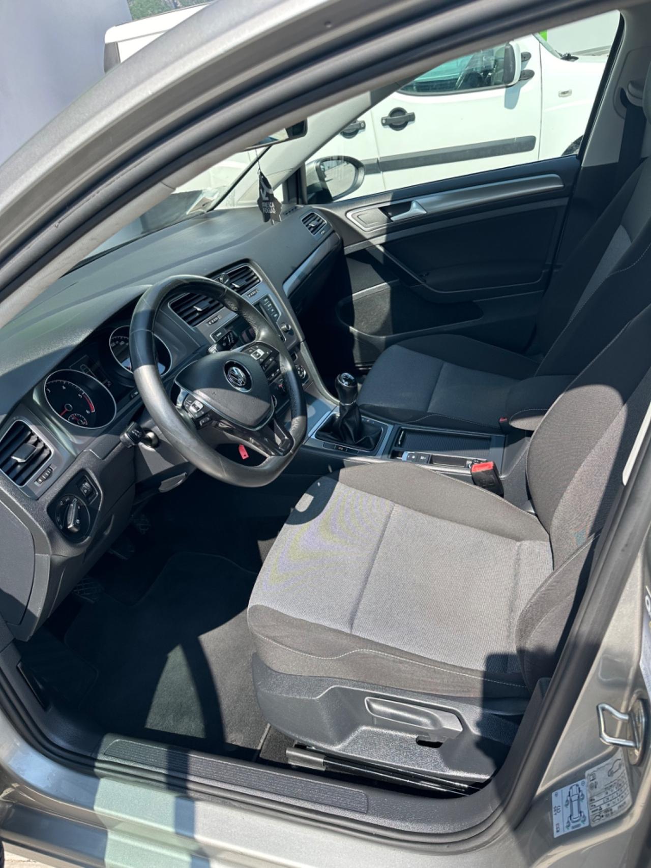 Volkswagen Golf 1.6 TDI ADATTA A NEOPATENTATI