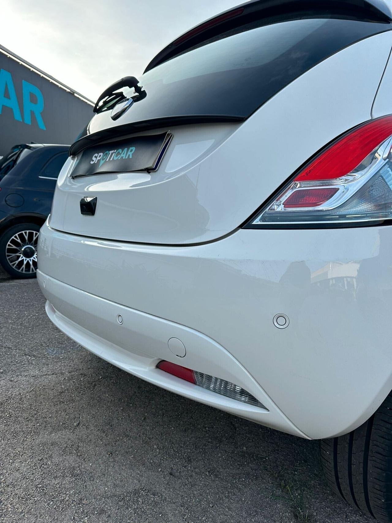 Lancia Ypsilon 1.0 Hybrid Platino 2024 FULL