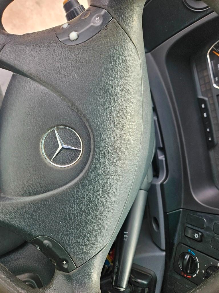 MERCEDES AXOR 1833 FRIGO CON PEDANA-2011