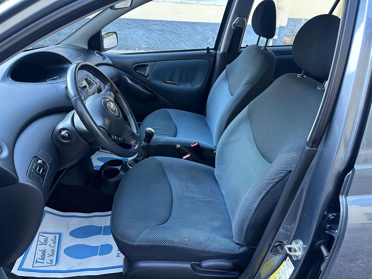 Toyota Yaris 1.0i 16V cat 5 porte Sol