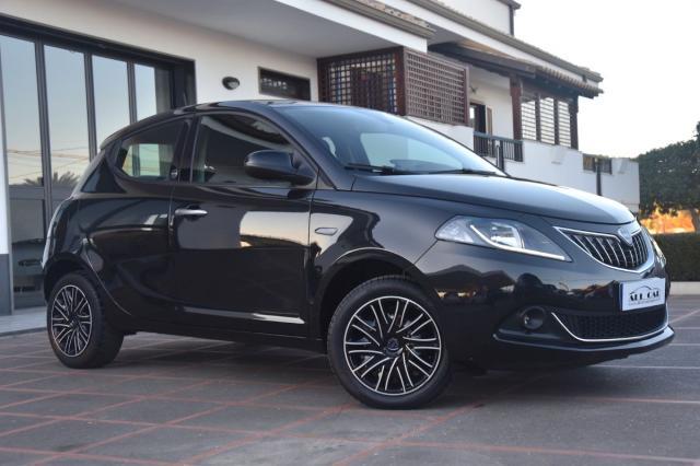 New Lancia Ypsilon 1.0 Hybrid Gold