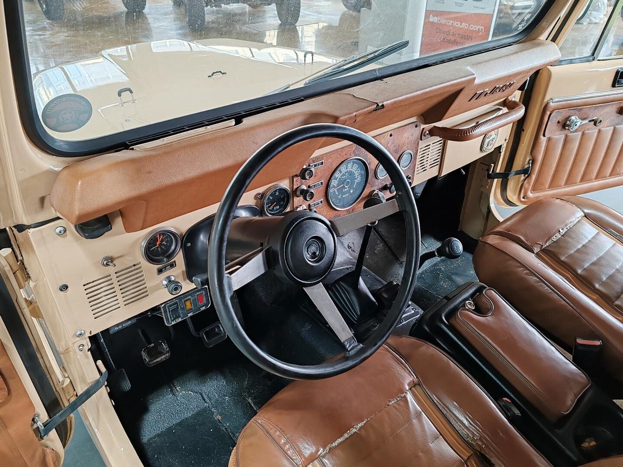 Jeep CJ-7 Laredo