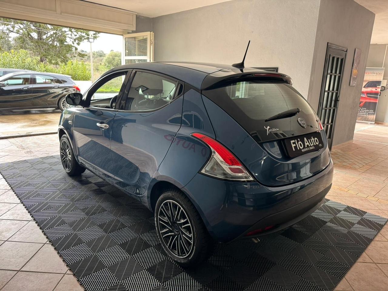 Lancia Ypsilon 1.0 70cv Hybrid Silver