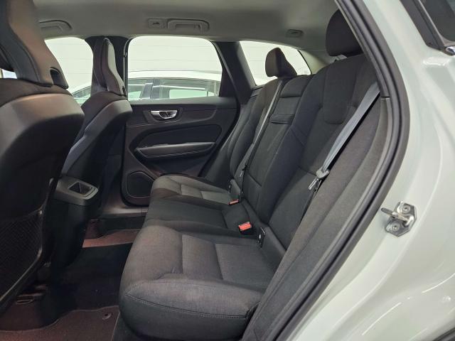 Volvo XC60 XC60 II 2018 2.0 b4 Momentum Pro awd auto
