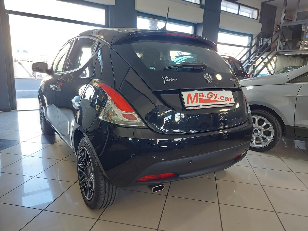 Lancia Ypsilon 1.0 FireFly Hybrid Ecochic Gold