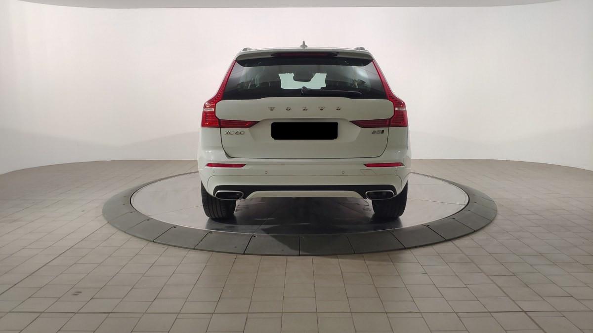 VOLVO Xc60 B5 Mild Hybrid (D) Awd Geartronic R-Design