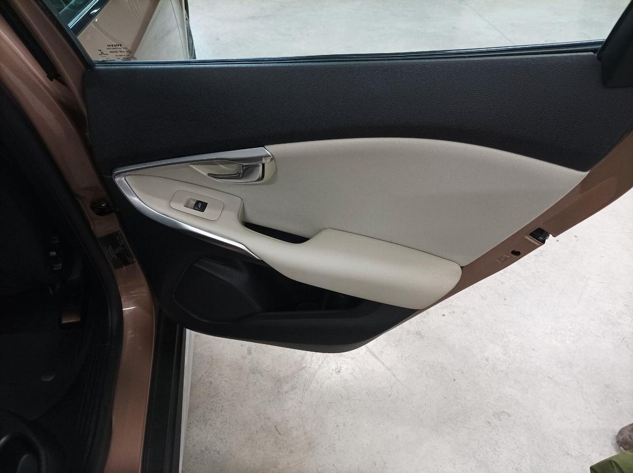 Volvo V40 Cross Country D3 CV 150 Geartronic Momentum 05/2013