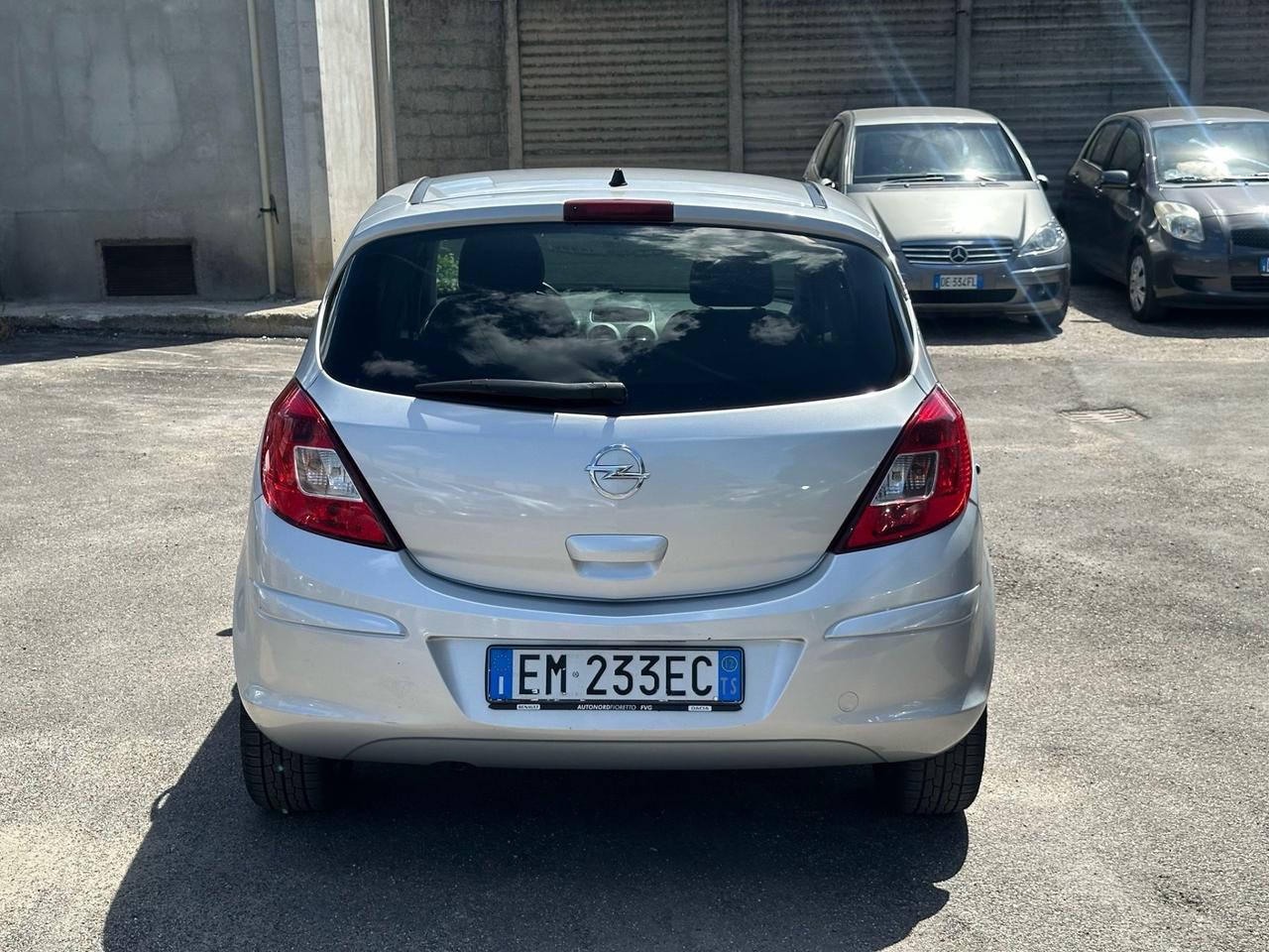 Opel Corsa 1.2 5 porte Sport