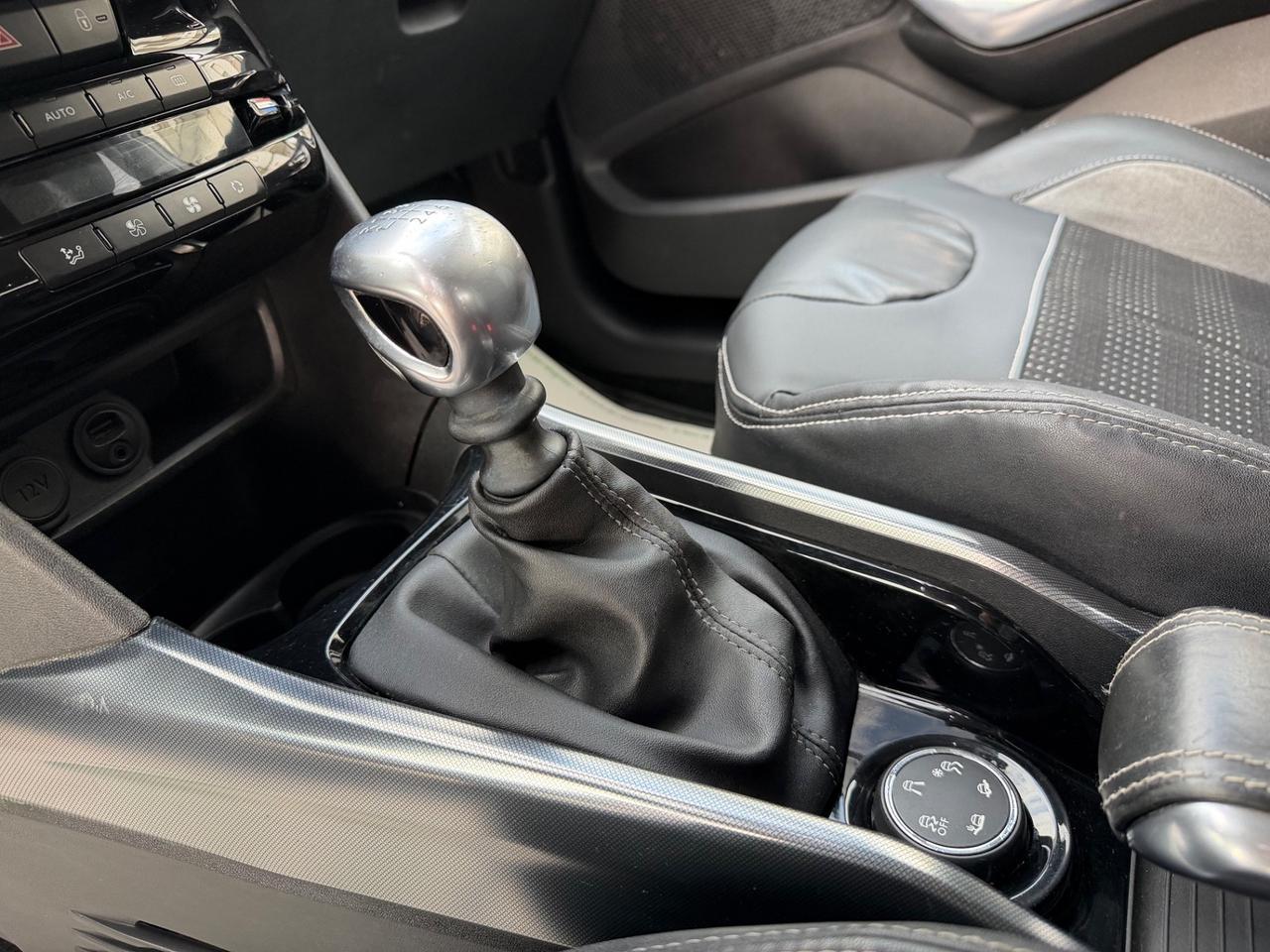 Peugeot 2008 1.6 e-HDi 115 CV Stop&Start Féline