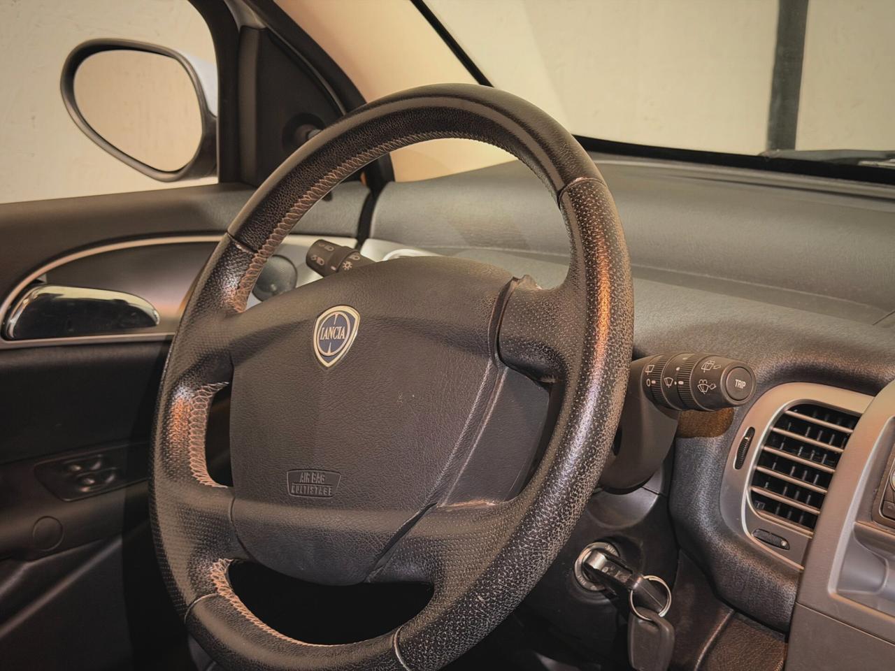 Lancia Ypsilon 1.2 Argento - NEOPATENTATI!