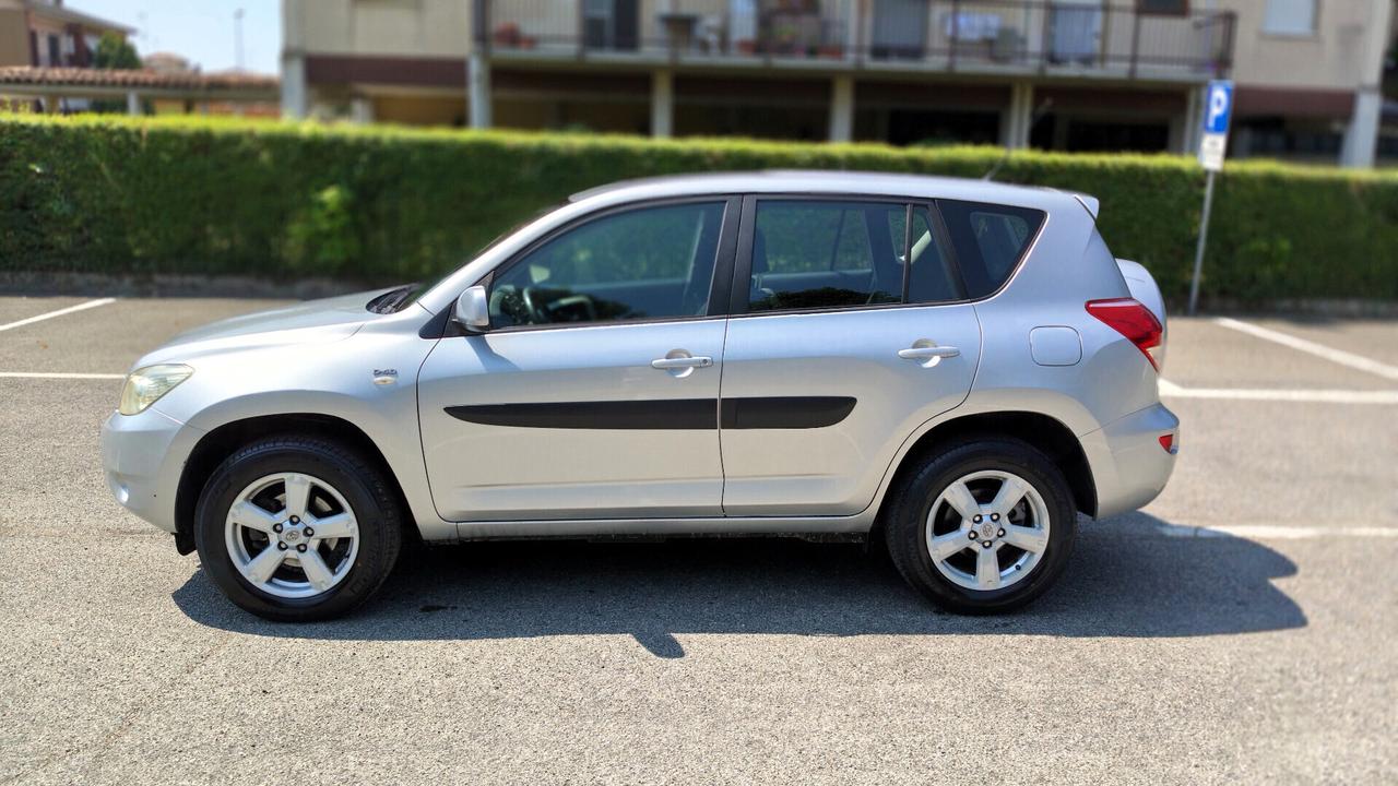 Toyota RAV 4 2.2 D-4D 136 CV Luxury