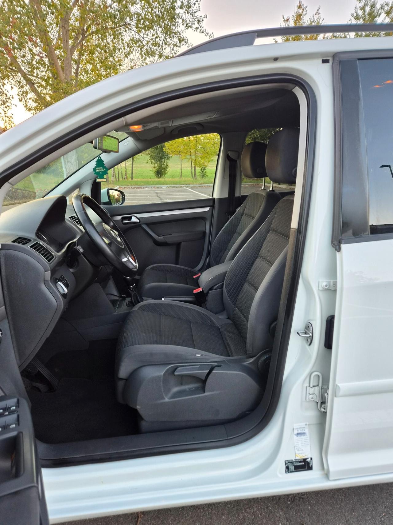 Volkswagen Touran Business 1.4 Highline EcoFuel 7 POSTI