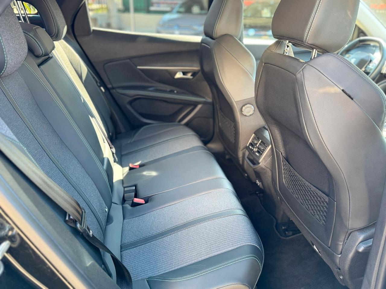 Peugeot 3008 BlueHDi 130 S&S EAT8 Allure