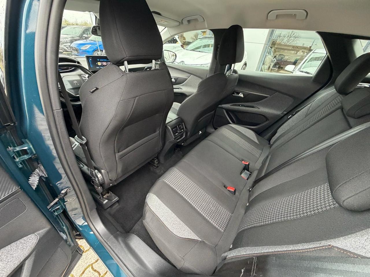 Peugeot 3008 BlueHDi 130 S&S EAT8 Allure