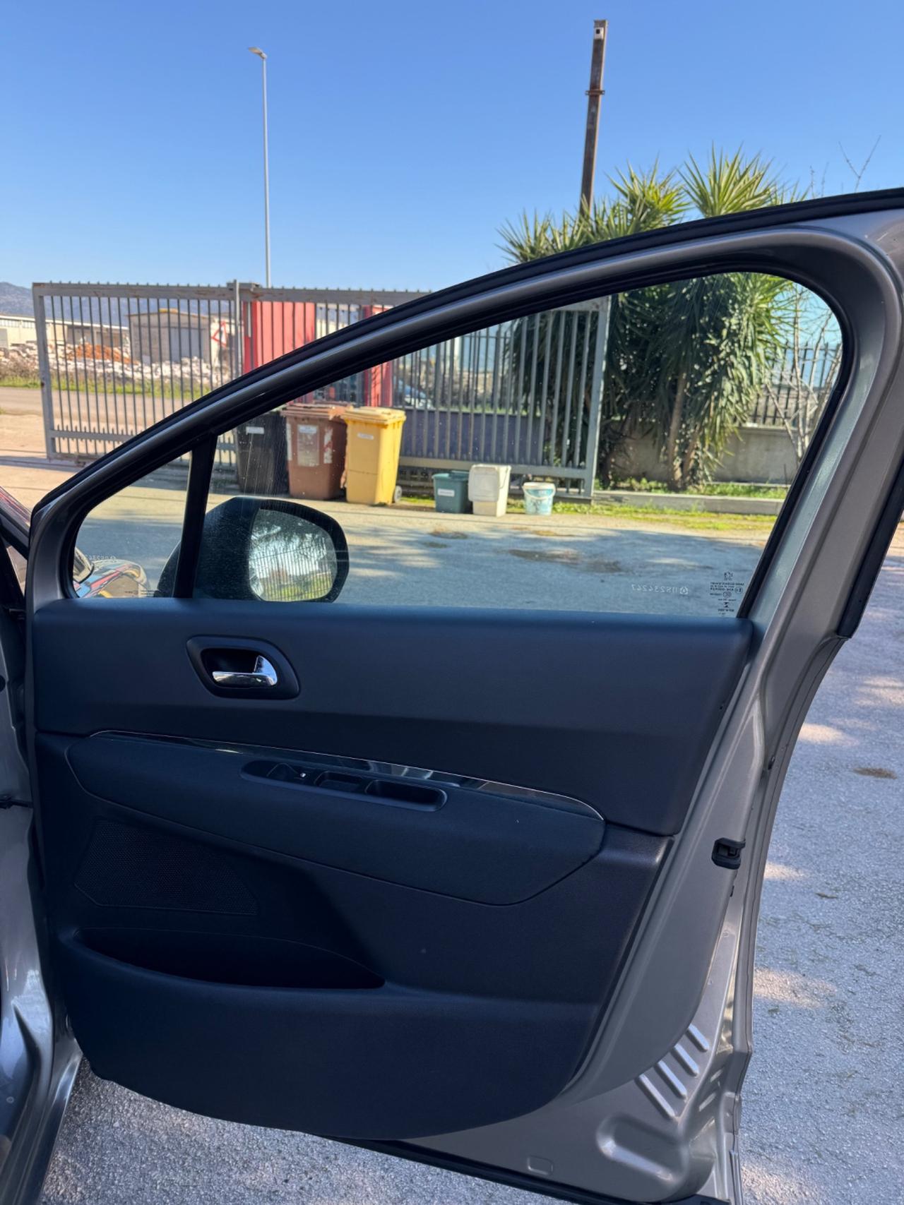 Peugeot 5008 1.6 HDi 115CV Allure