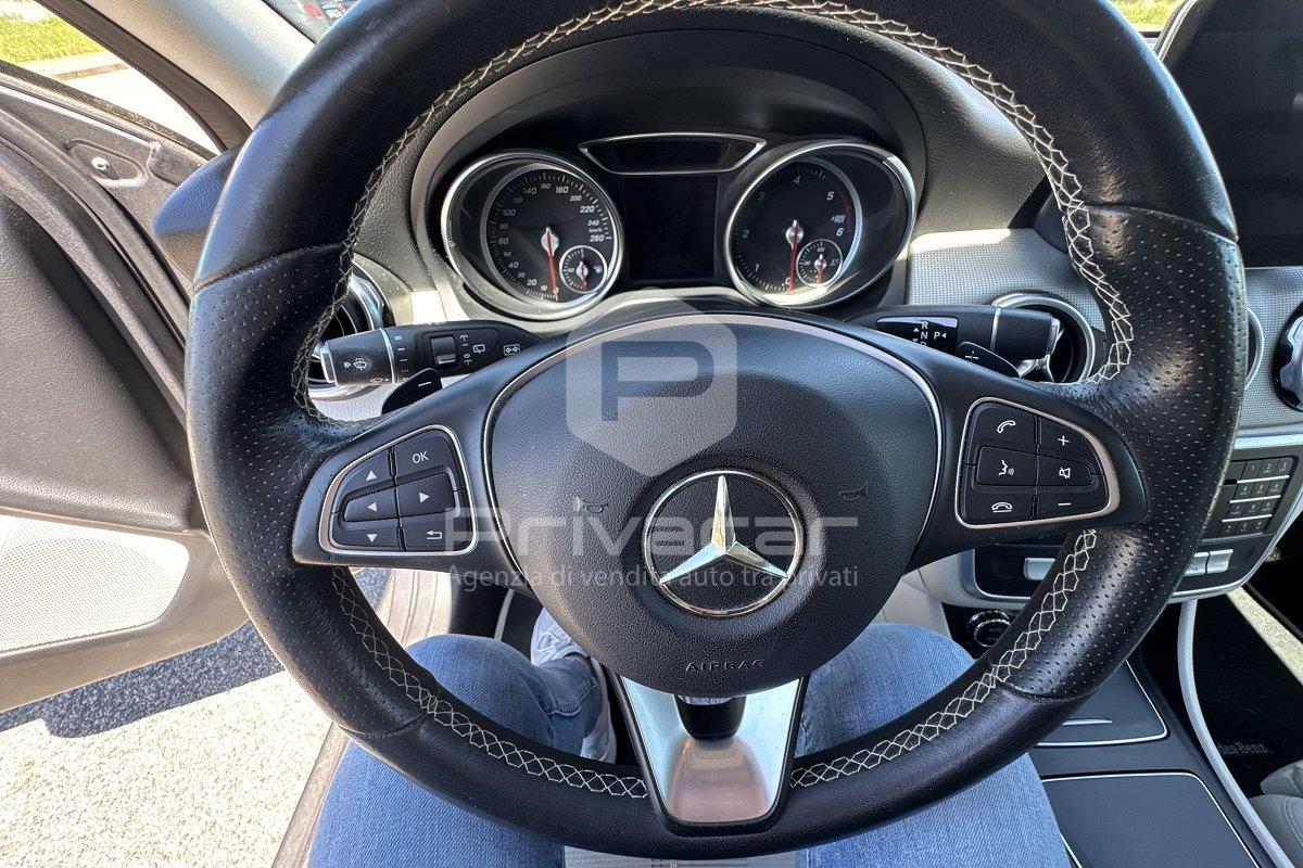 MERCEDES GLA 200 d Business