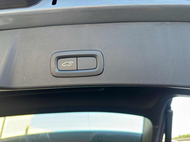 VOLVO XC40 B4 AWD Geartronic Momentum