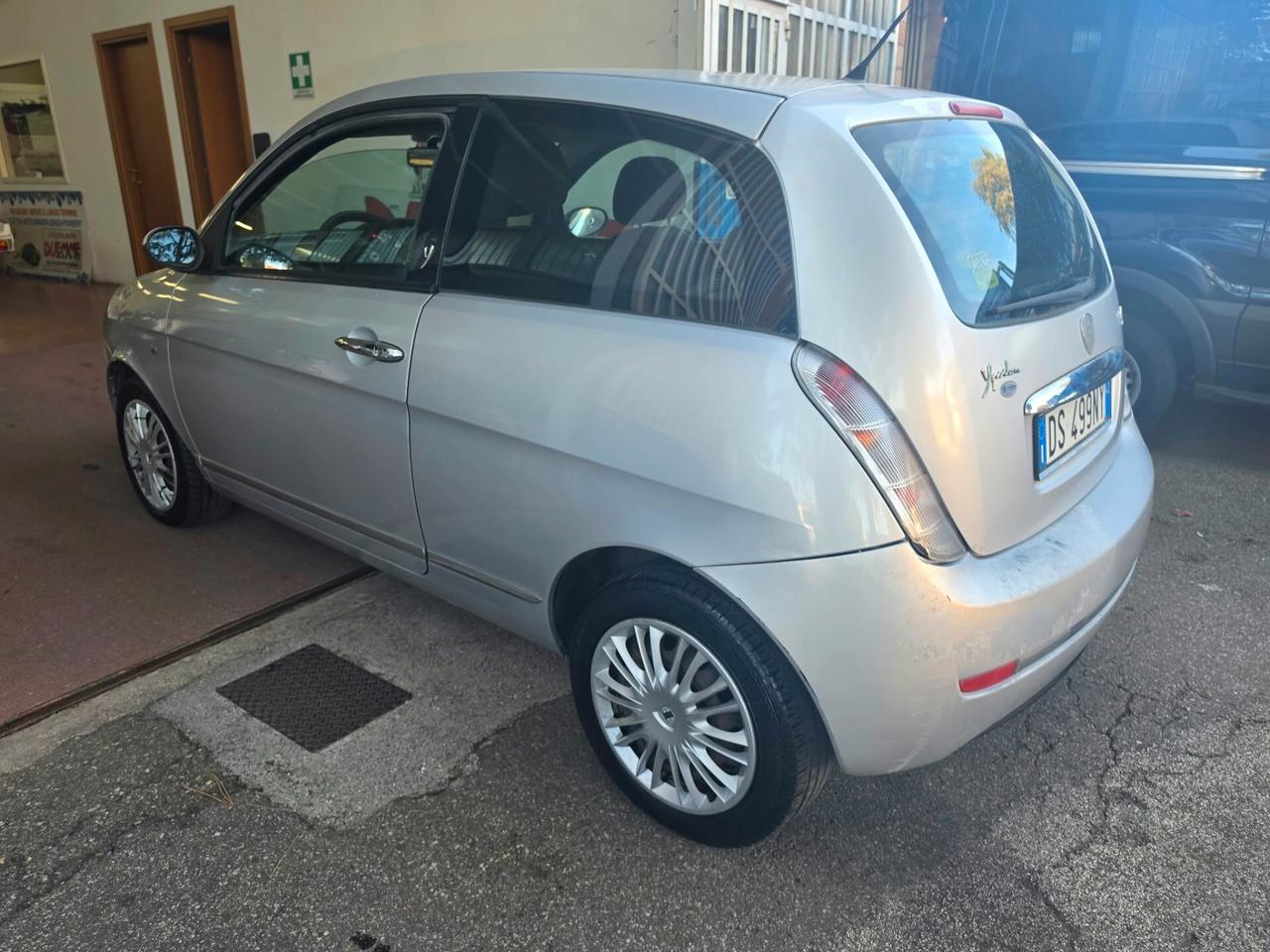 Lancia Ypsilon 1.3 MJT 75 CV Oro rate da 99,00