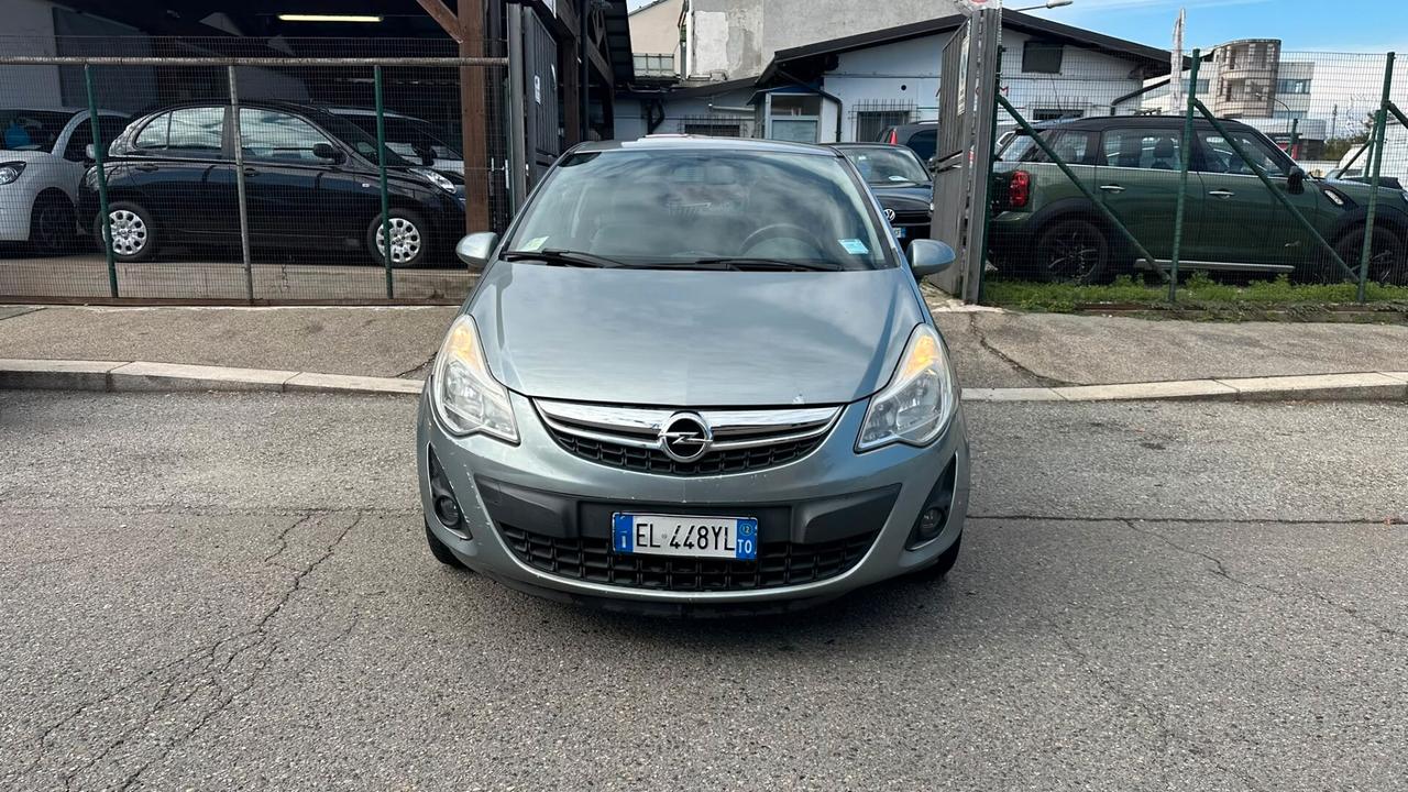 Opel Corsa 1.2 3 porte b-color