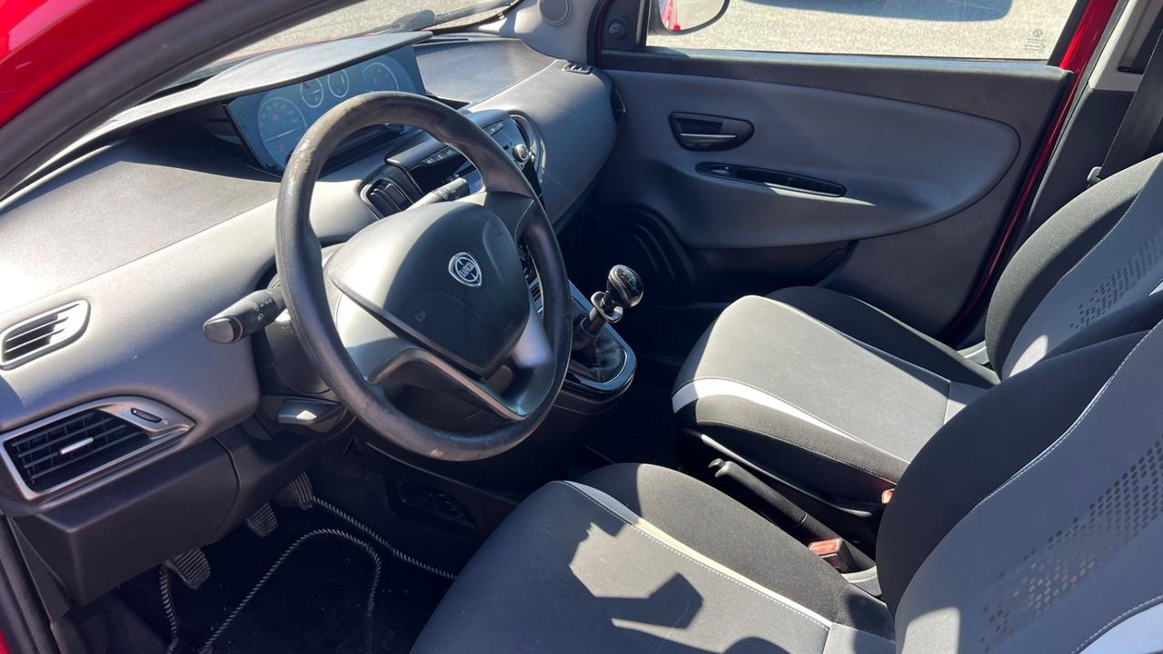 Lancia Ypsilon 1.2 69 CV 5 porte S&S Silver
