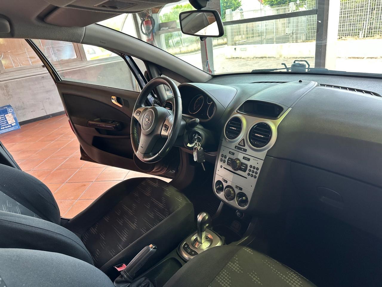 Opel Corsa 1.2 5 porte Cosmo cambio automatico