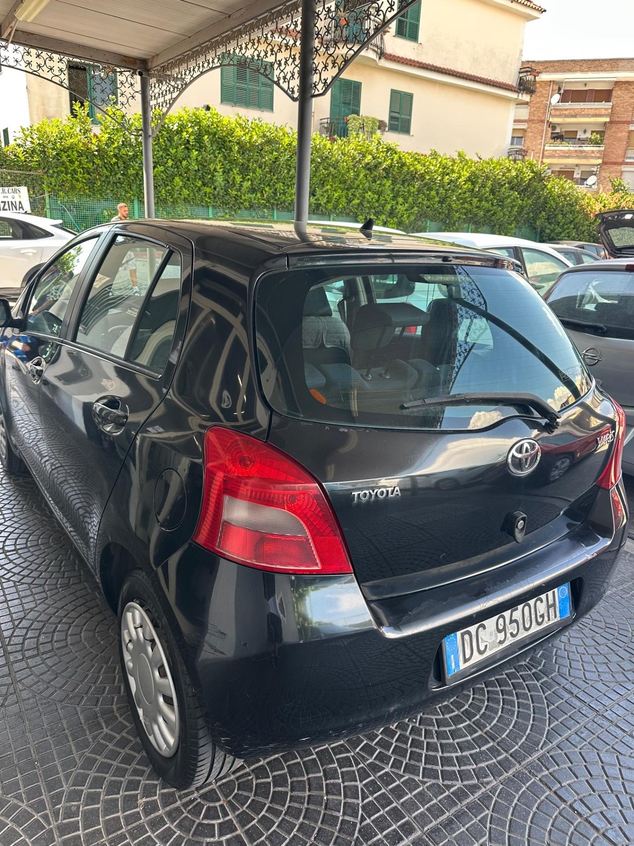 Toyota Yaris 1.3i 16V cat 5 porte Sol