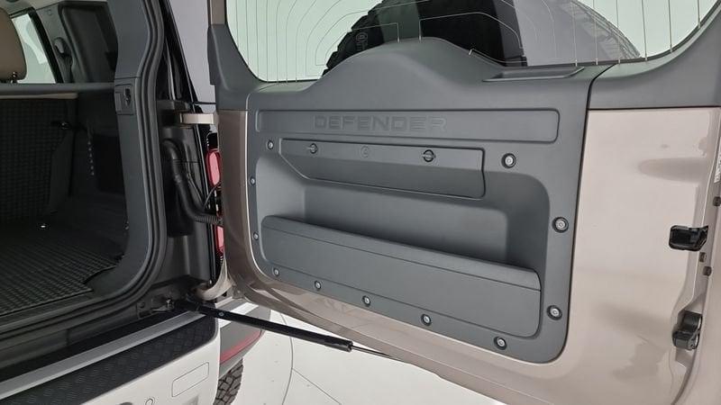 Land Rover Defender 110 3.0D I6 250 CV AWD Auto SE