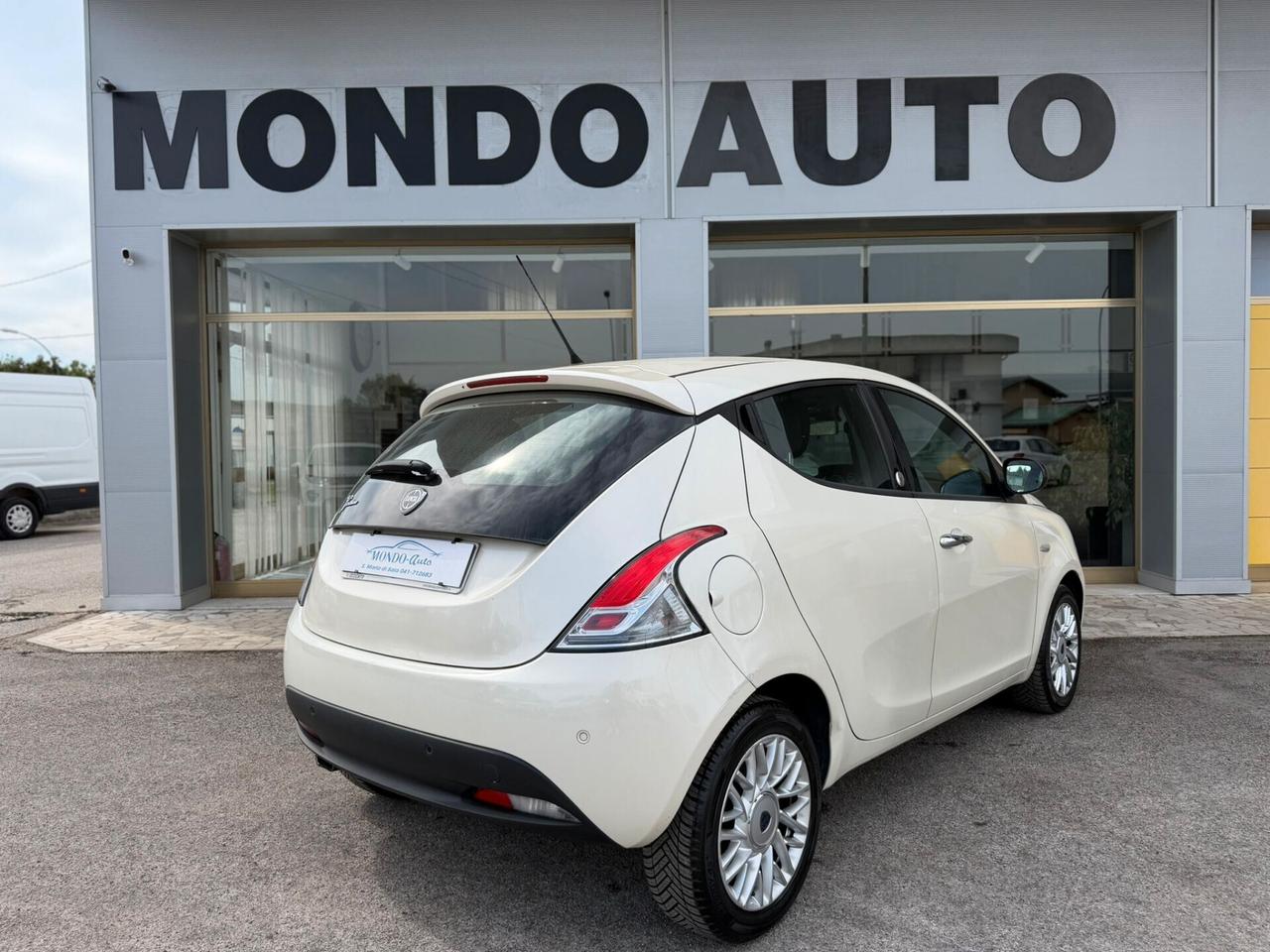 Lancia Ypsilon 1.2 69 CV 5p. GPL Ecochic Gold NEOPATENTATI
