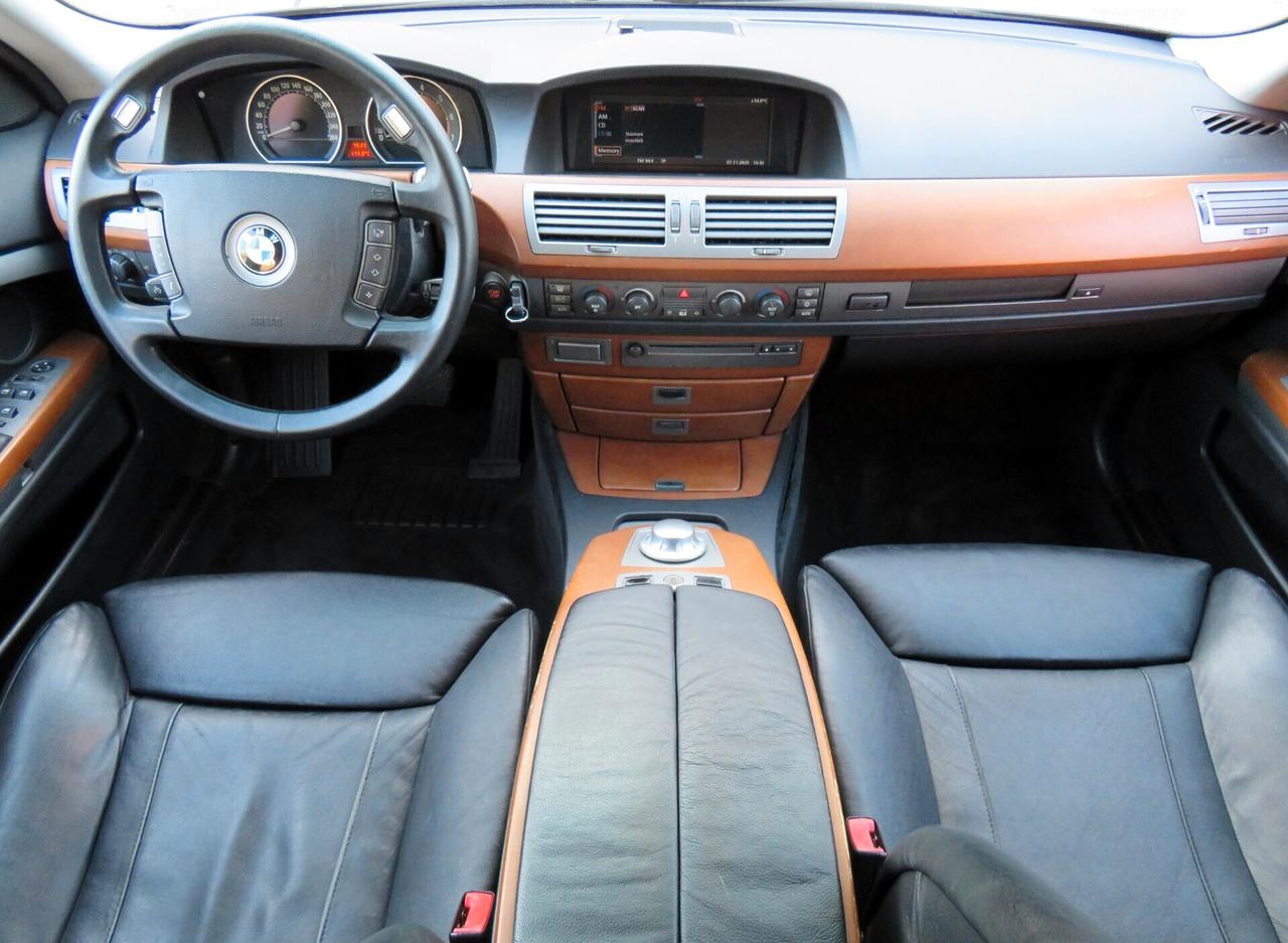 BMW 745i