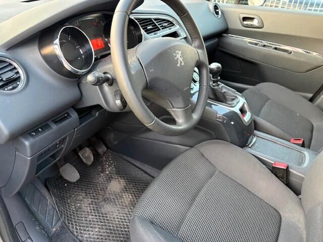 Peugeot 5008 1.6 HDi 115CV Active