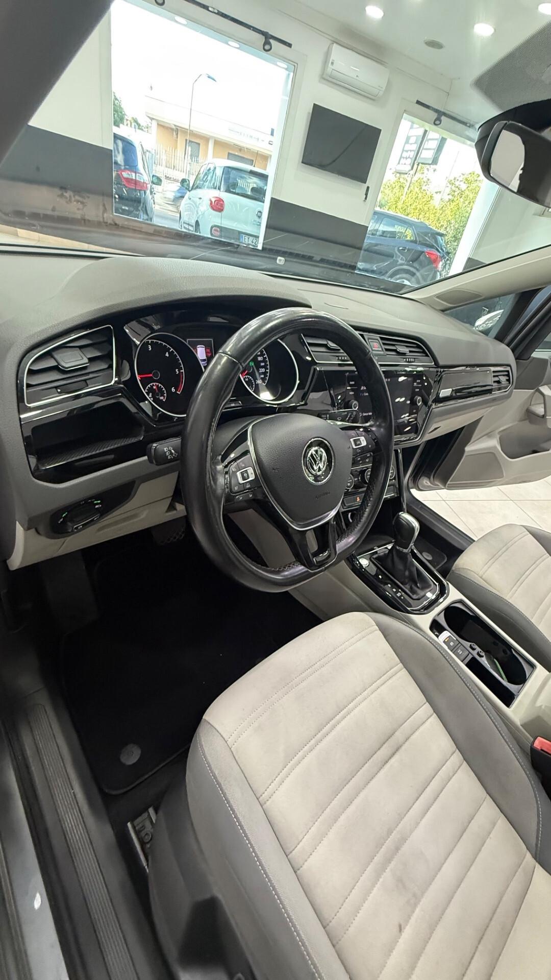 Volkswagen Touran 2.0 TDI 150 CV SCR DSG Executive BlueMotion Tech.