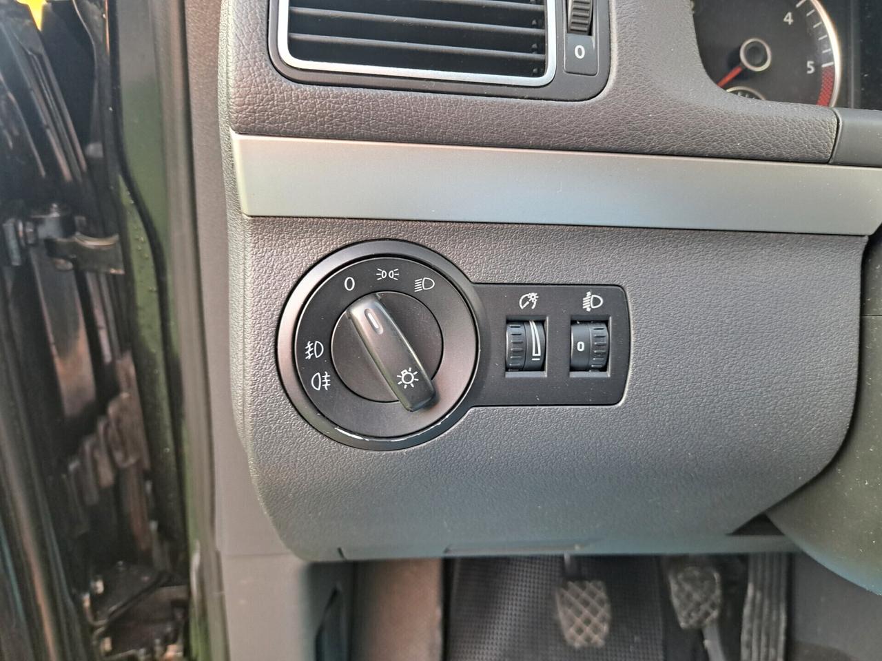 Volkswagen Touran 7 posti / 1.6 /105 cv