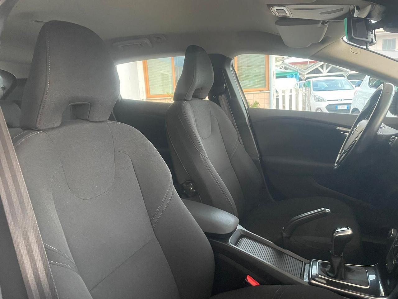 Volvo V40 D2 R-design Momentum