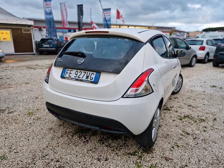 Lancia Ypsilon 1.2 69 CV 5 porte Silver