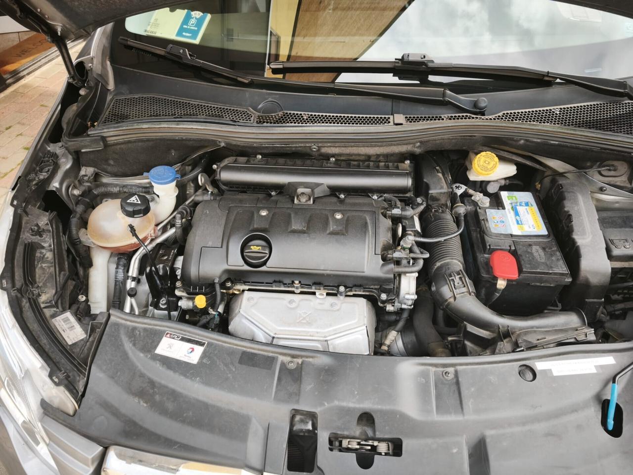 Peugeot 2008 1.6 VTi 120CV Allure