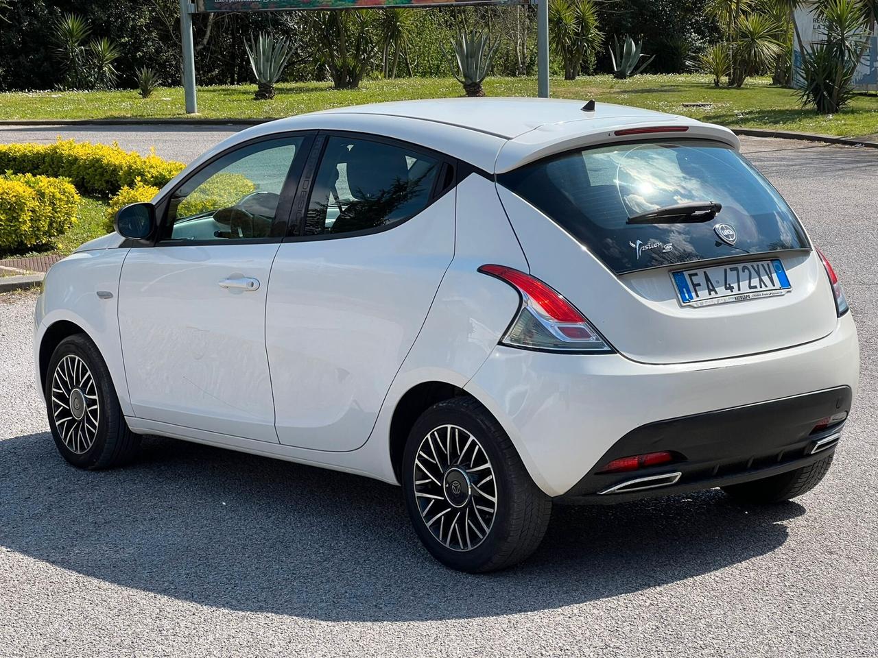 Lancia Ypsilon 1.2 69 CV 5 porte S&S S Momodesign