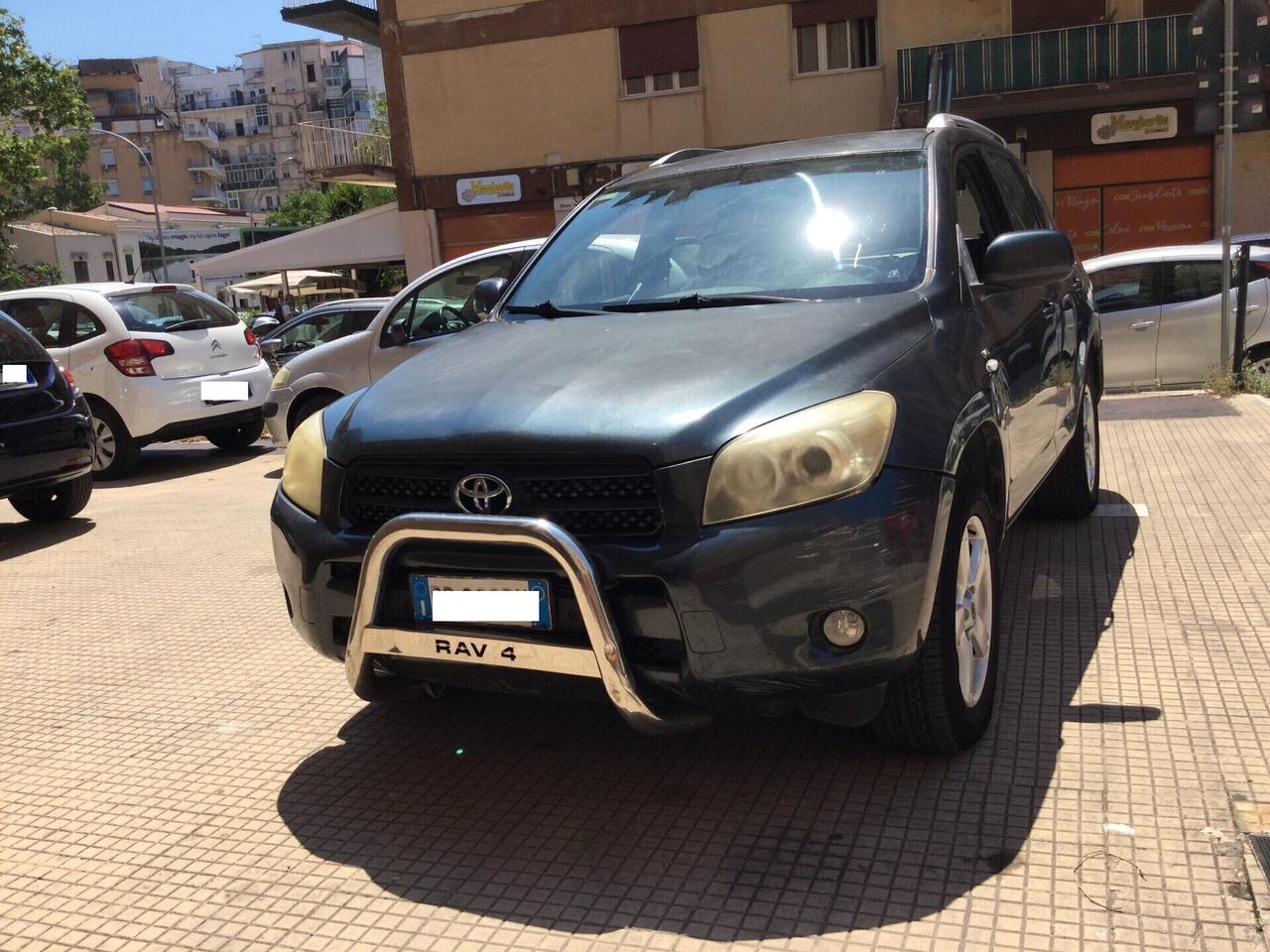 Toyota RAV4 2.2 D-4D 136 CV Luxury