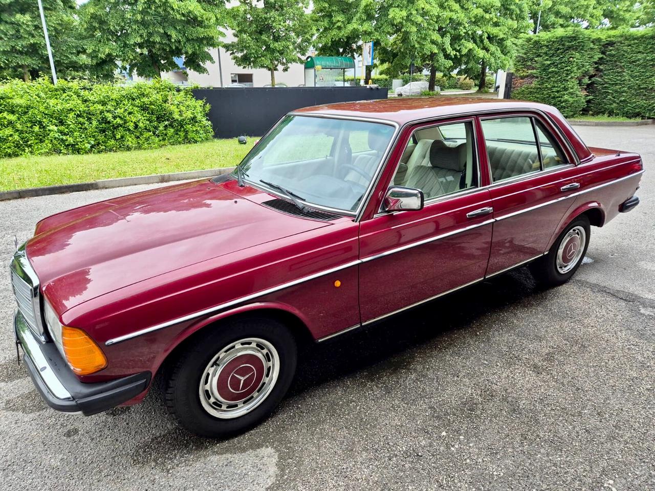 Mercedes-benz 200 AUTOMATIC