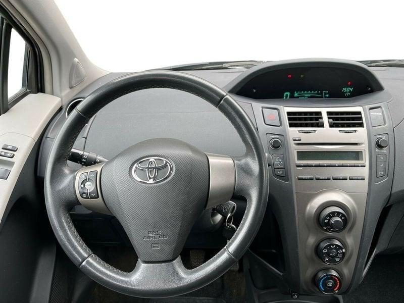 Toyota Yaris II 2005 5p 1.3 dual Sol