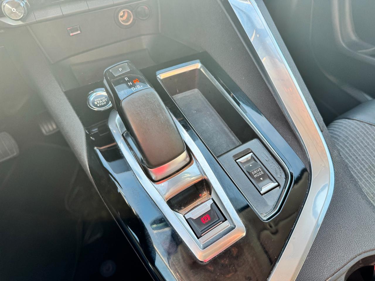 Peugeot 3008 Hybrid 225 e-EAT8 Allure