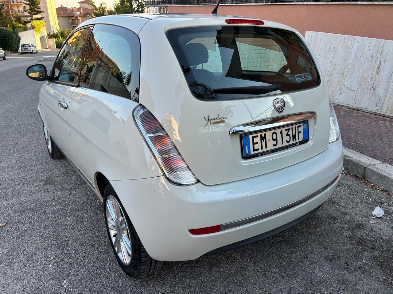 Lancia Ypsilon 1.3 MJT 75 CV Unyca