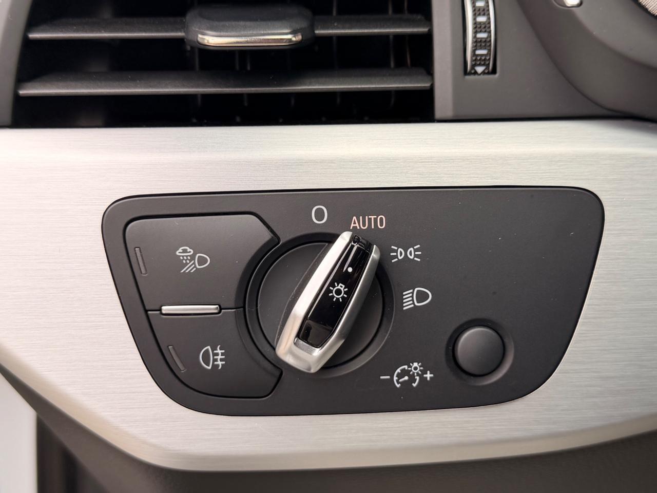 Audi A4 Avant 2.0 TDI 150 CV S-Line INT/EST