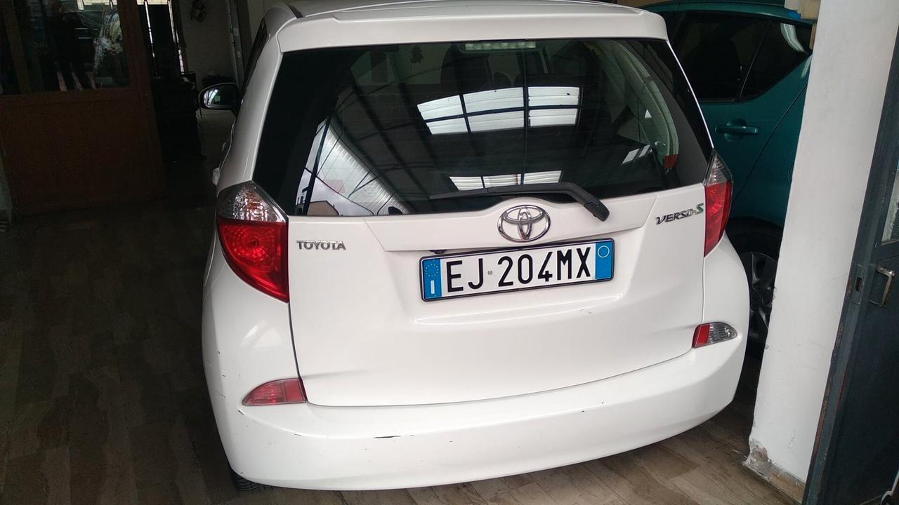 Toyota Verso-S 1.3 MT Active