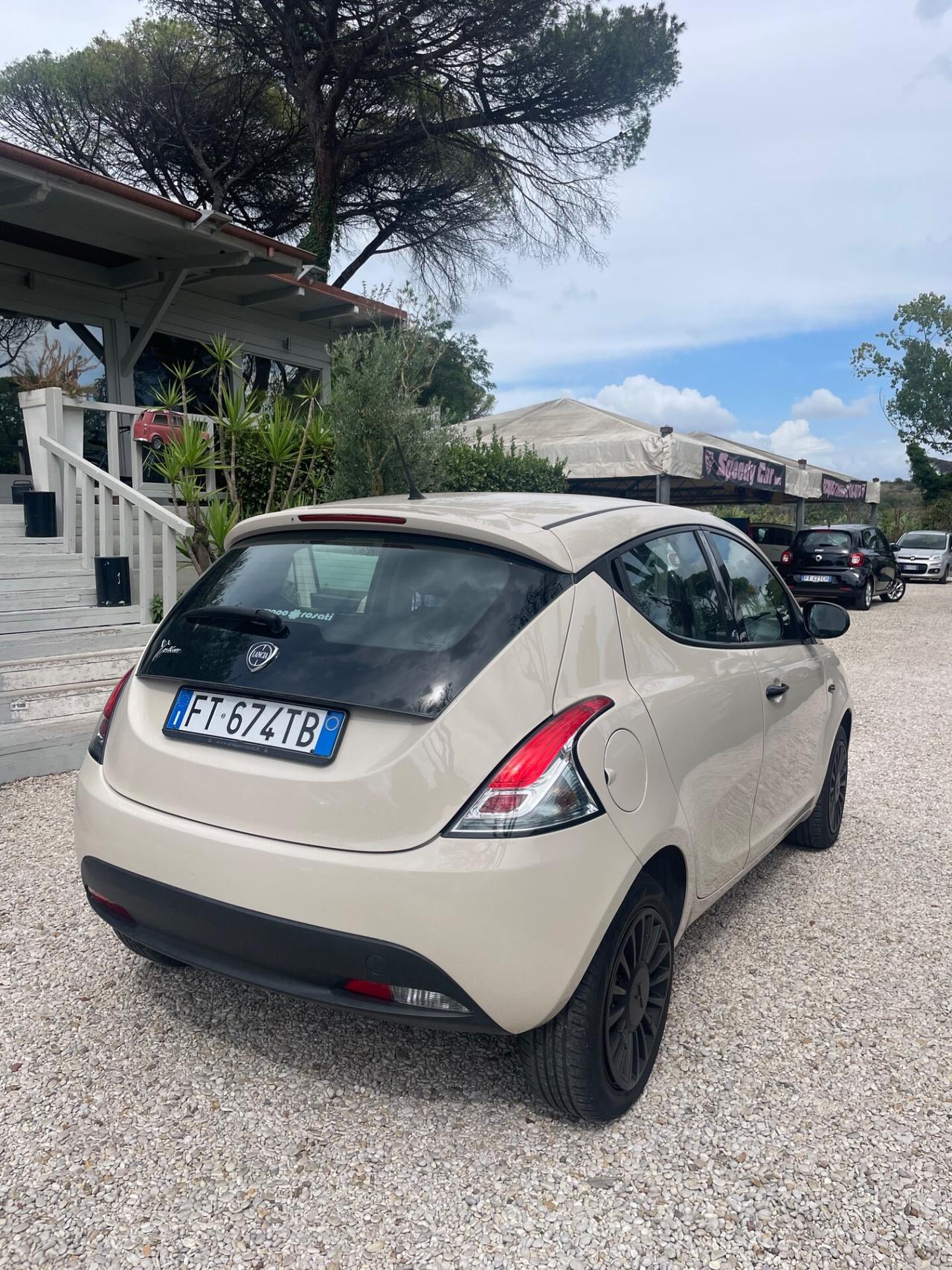 Lancia Ypsilon 1.2 69 CV 5 porte S&S Platinum