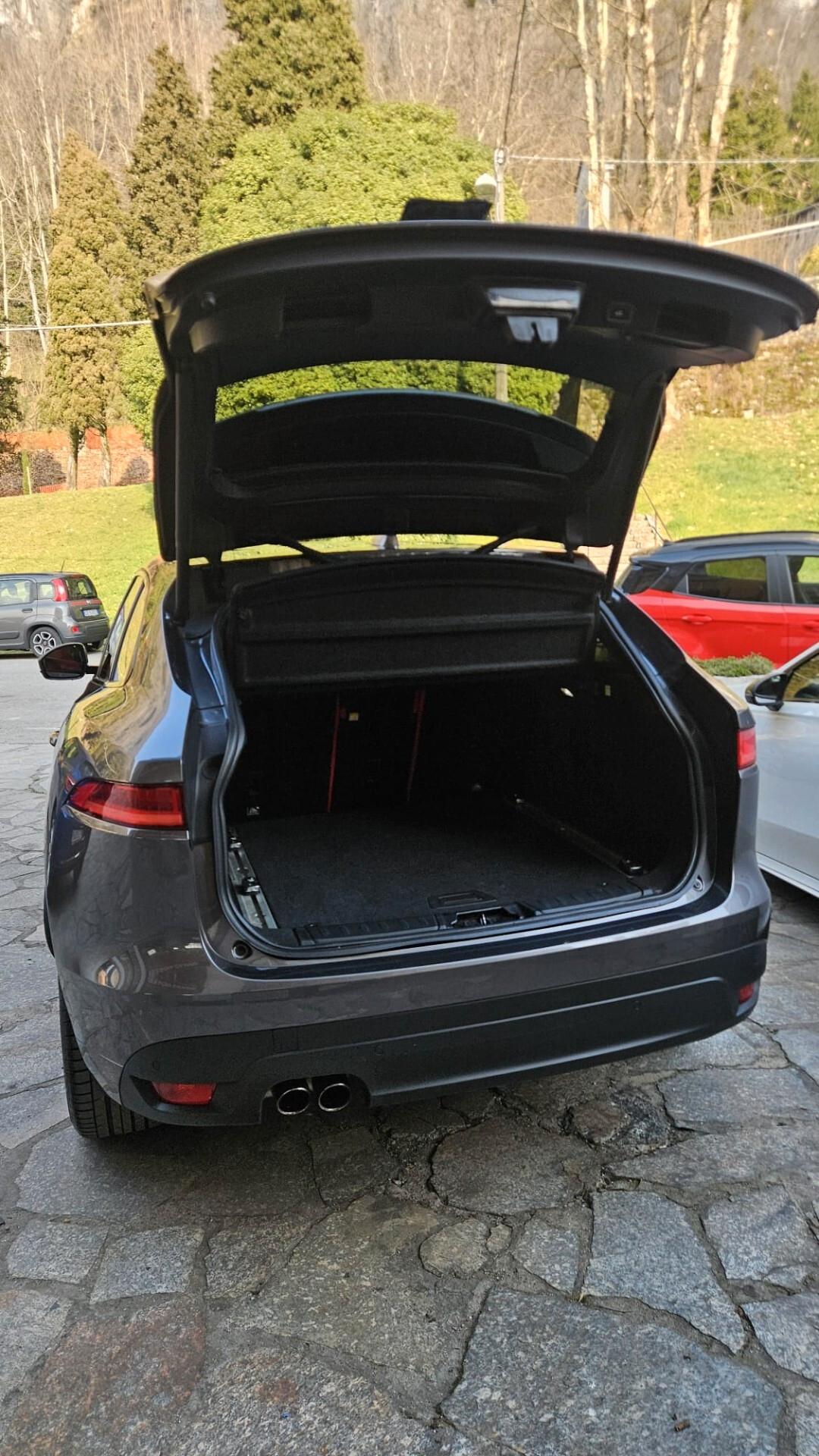 Jaguar F-Pace 2.0 D 180 CV AWD aut. R-Sport