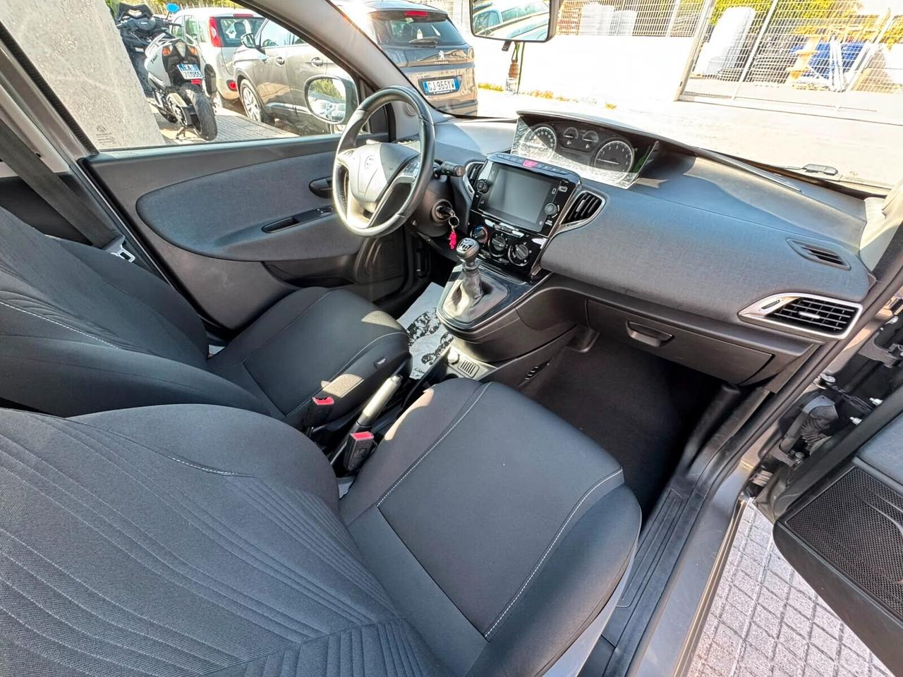 LANCIA YPSILON - NEOPATENTATI -PREZZO VERO