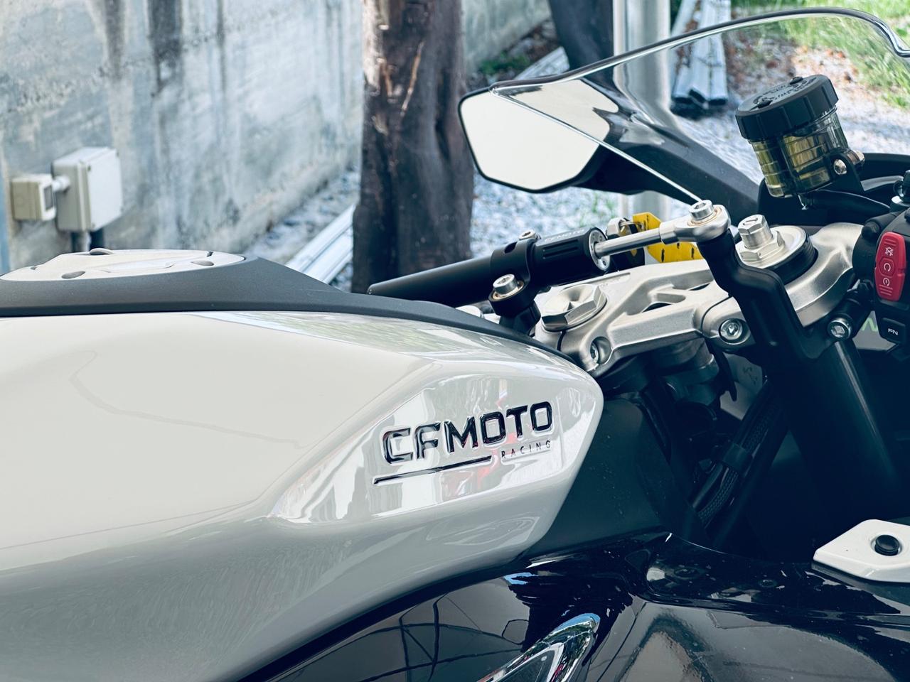 CF Moto 675SR-R - Aerolite Grey
