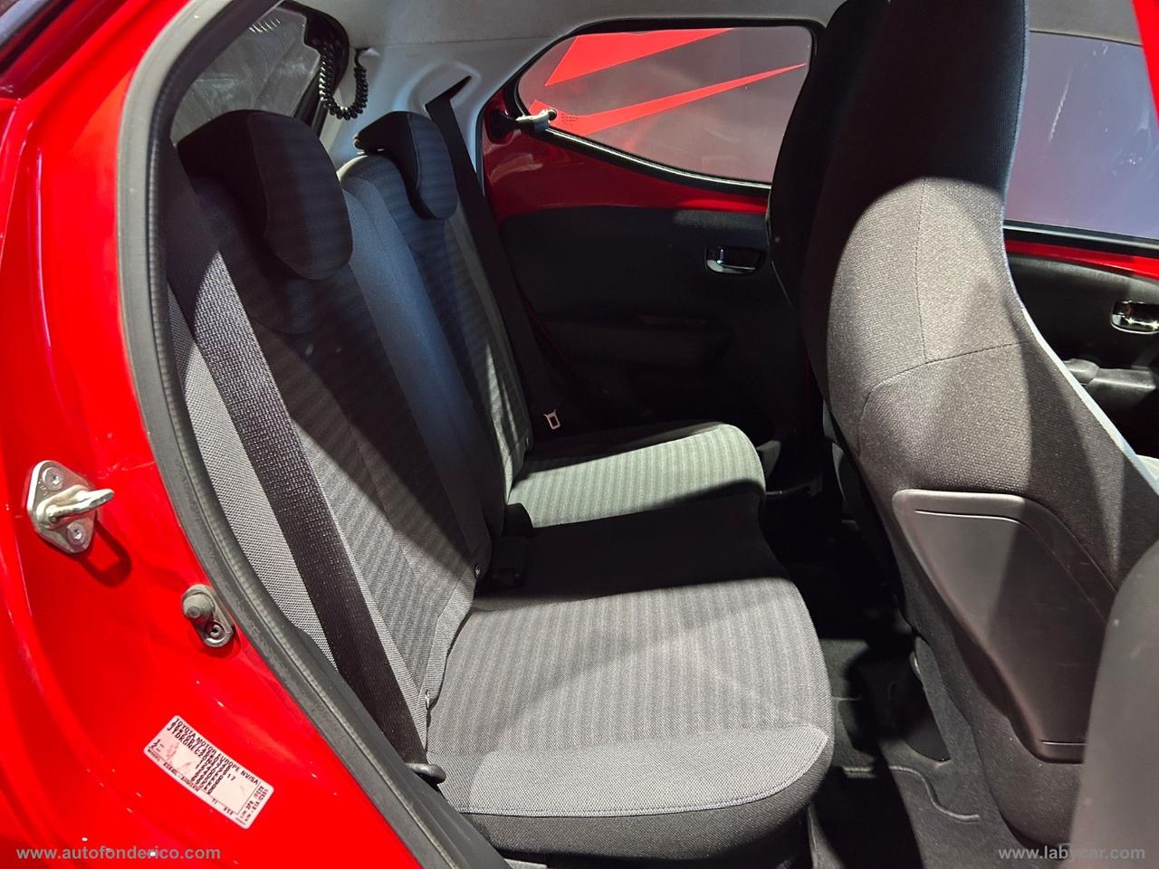 TOYOTA Aygo 1.0 VVT-i 72 CV 5p. x-clusiv