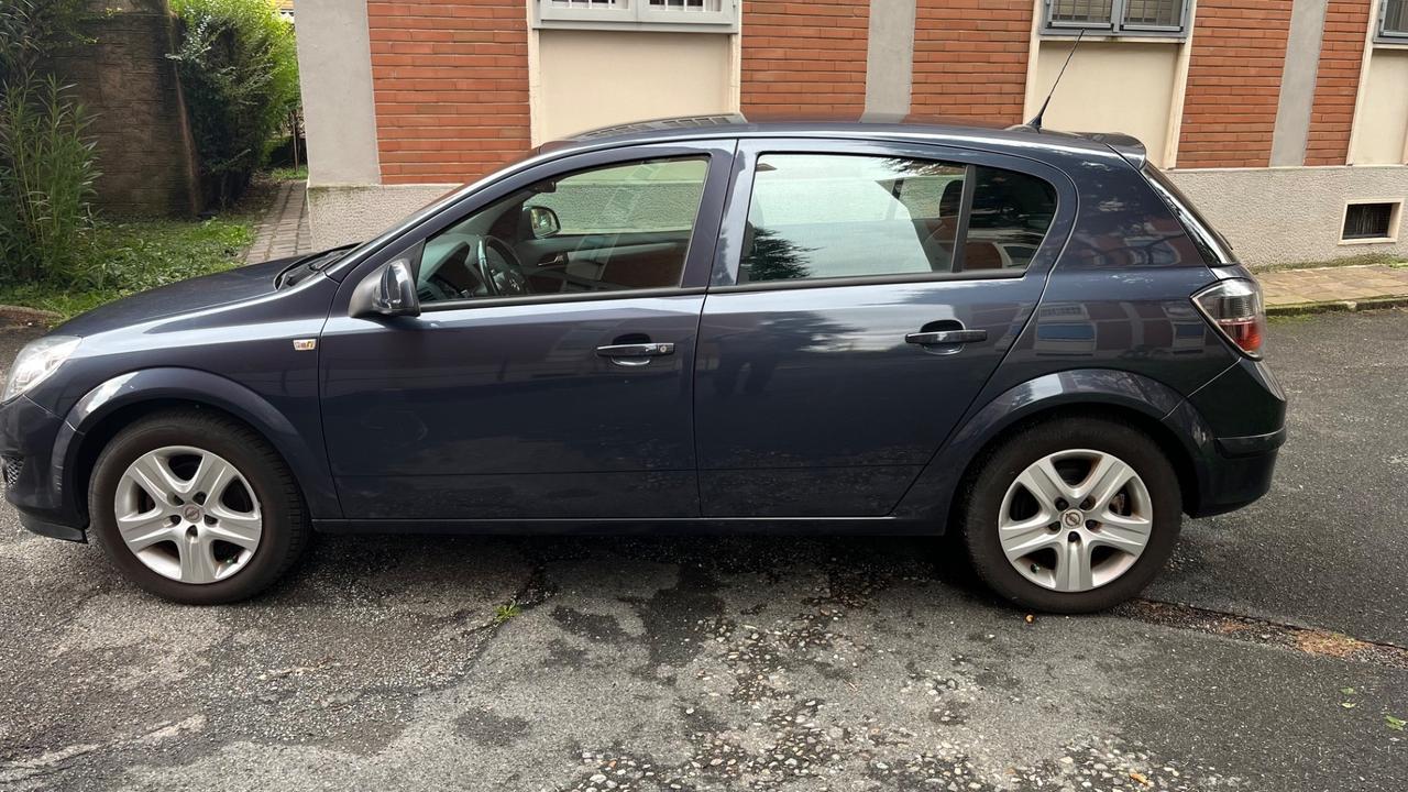 Opel Astra 1.4 16V GPL-TECH 5 porte Enjoy