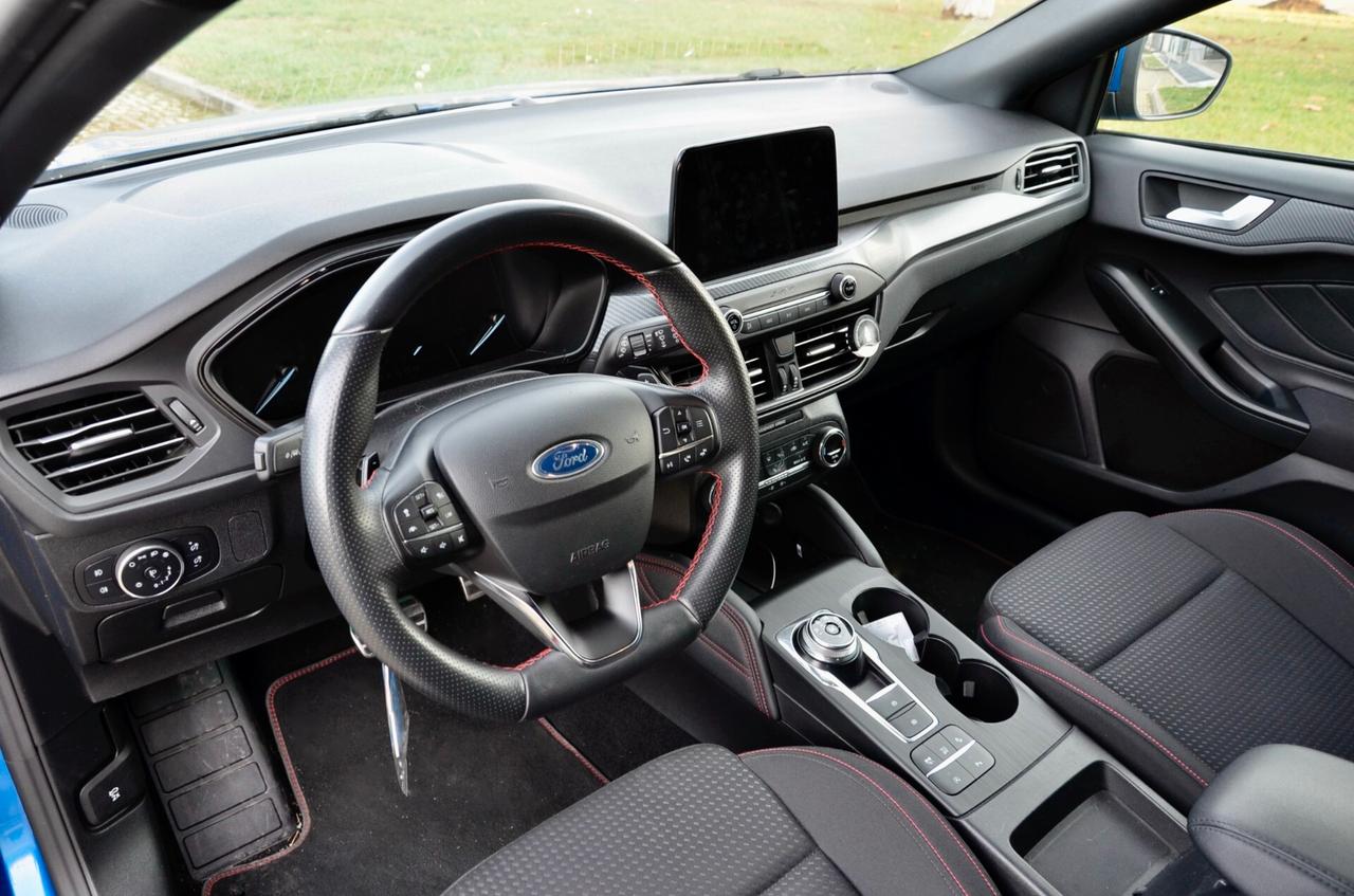 FORD FOCUS SW 1.0 SCOBOOST ST-LINE CO-PILOT 125cv AUTO, SERVICE CERTIFICATI, UFF ITALIANA, EURO 6D, FARI FULL LED, RETROCAMERA, NAVI, PERMUTE